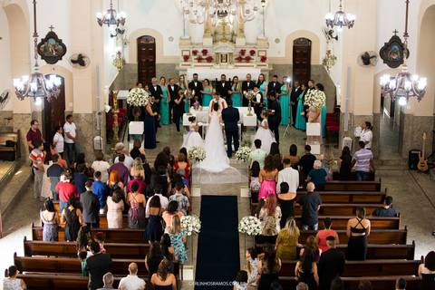 NTRADA NOIVA RAFAELA COM O PAI NA IGREJA MATRIZ DO GUARUJÁ'