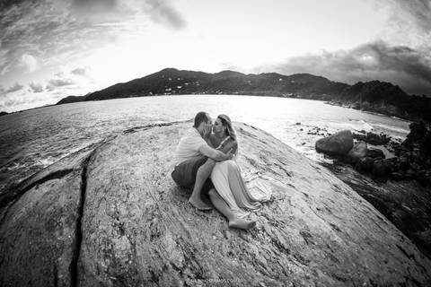 ensaio-pré-wedding-praia-das-conchas-guarujá'