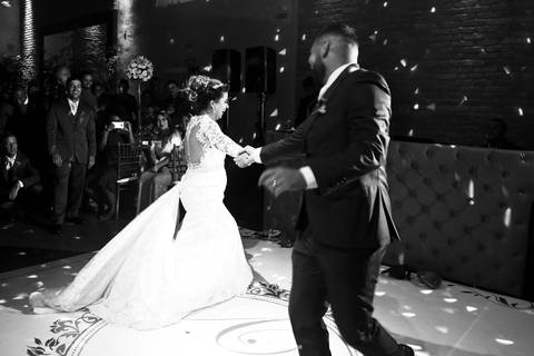 casamento-no-guarujá-salão-atmosphera-casamento-de-noite-no-salão-dança-do-casal'