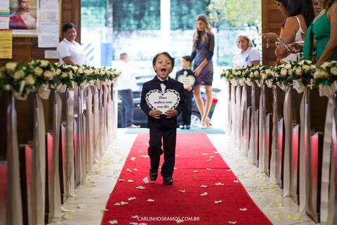 entrada do pajem na igreja do guarujá'
