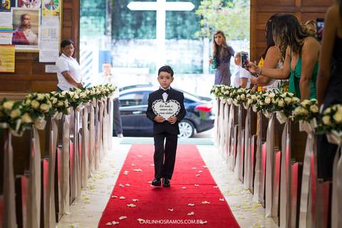 entrada do pajem na igreja do guarujá'
