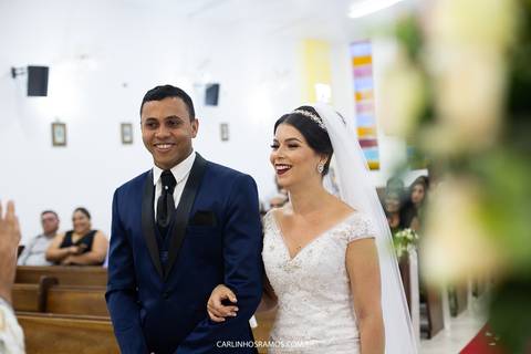 noivo e noiva na paróquia senhor bom jesus no guarujá'