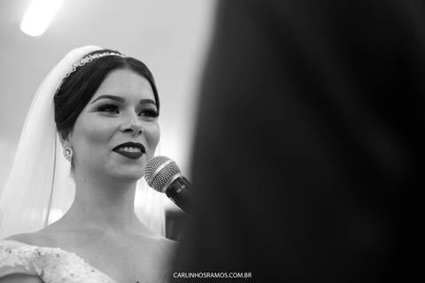 noivo e noiva na paróquia senhor bom jesus no guarujá'