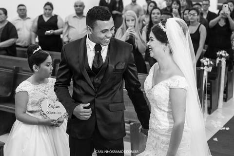 noivo e noiva na paróquia senhor bom jesus no guarujá'