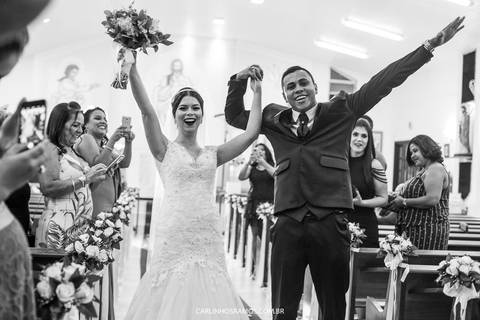 noivo e noiva na paróquia senhor bom jesus no guarujá'