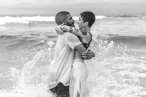 ensaio-pre-casamento-na-praia-de-são-pedro-em-guarujá-do-casal-duda-e-felipe'
