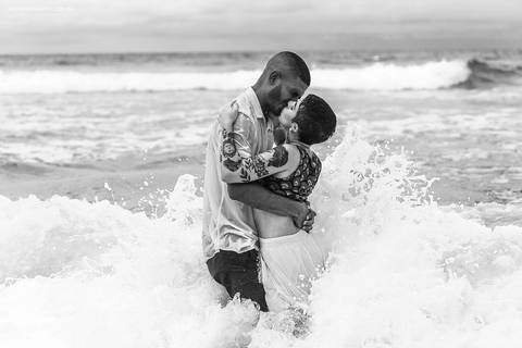ensaio-pre-casamento-na-praia-de-são-pedro-em-guarujá-do-casal-duda-e-felipe'