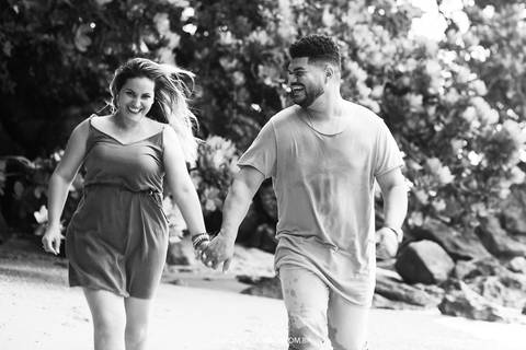 ensaio-pré-casamento-na-praia-das-conchas-no-guarujá-da-amanda-e-caio'