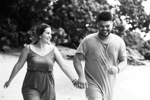 ensaio-pré-casamento-na-praia-das-conchas-no-guarujá-da-amanda-e-caio'