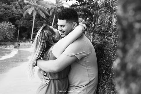 ensaio-pré-casamento-na-praia-das-conchas-no-guarujá-da-amanda-e-caio'