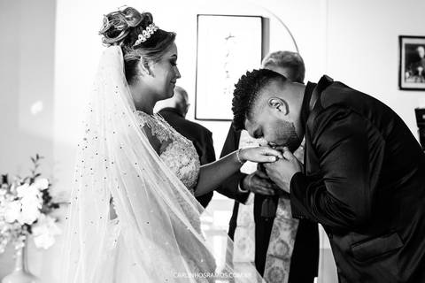 entrada-da-noiva-no-casamento-realizado-no-ateliê-do-sabor'