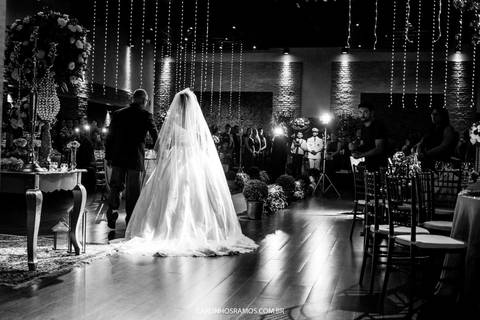 entrada-da-noiva-casamento-vanessa-no-atmosphera-em-guaruja'