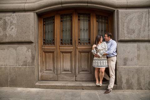 Noivos na porta lateral do Teatro'