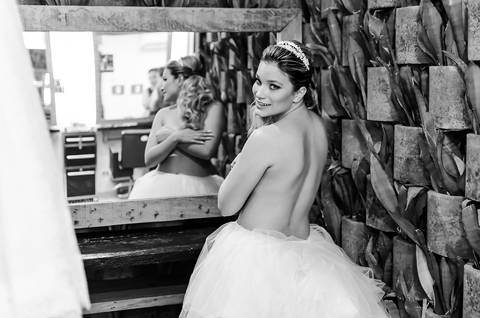 Noiva dando aquela espiada a quem está espiando hehe'