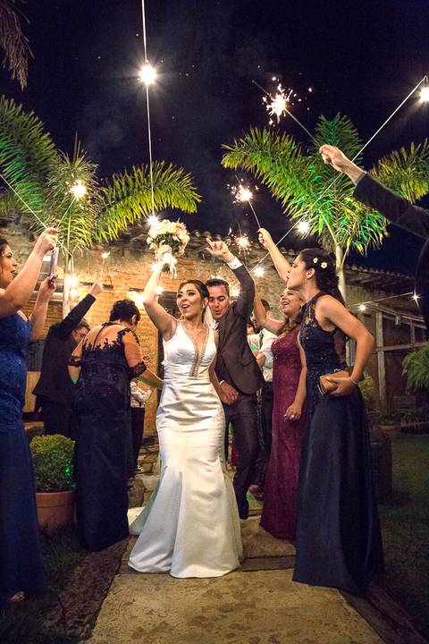 Entrada dos noivos na festa'