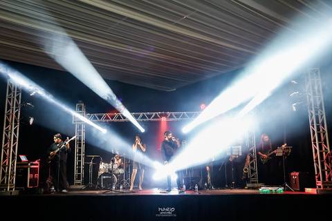 Banda tocando na festa de casamento'