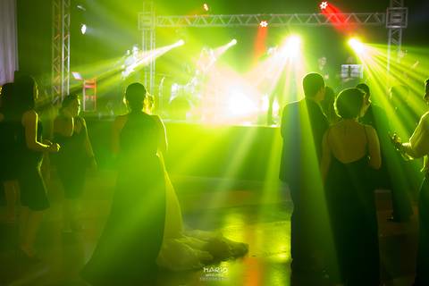 festa rolando no casamento'