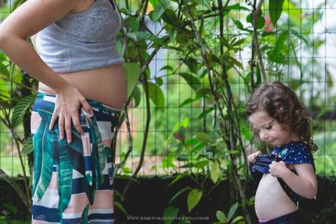 Ensaio de gestante na praia por Mario Nakase Fotografia. A sobrinha querida vendo se a barriga está igual hehehe'