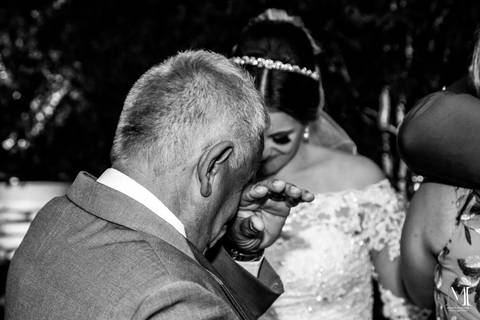 #marionakasefotografia #fotoearte #miniwedding #wedding #casamento #minicasamento #cocobambu #sp #mogidascruzes #noivos #noiva #bride #vestidodenoiva #fotodecasamento #fotografia #photography #fotografo'