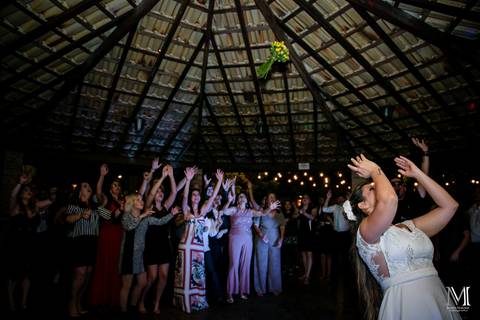 #marionakasefotografia #marionakase #nakase #fotografodecasamento #fotodecasamento #ideias #fotografo #wedding #noivos #inspirationphotographers #inspiration #alboom #voucasar #noiva Casamento no espaço Senzala em Salesópolis. Fotografia por Mario Nakase'