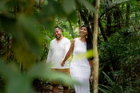 Ensaio de Pré Casamento feito em Ubatuba SP por Mario Nakase com os noivos Rita e Luidi no período de COVID 19'