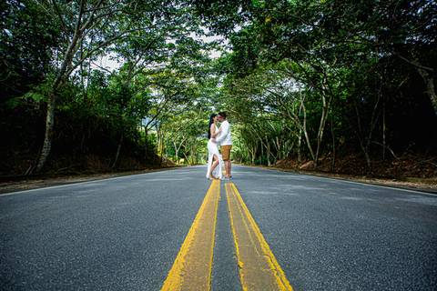 Ensaio de Pré Casamento feito em Ubatuba SP por Mario Nakase com os noivos Rita e Luidi no período de COVID 19'