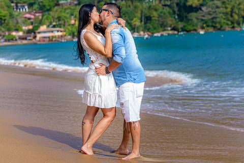 Ensaio de Pré Casamento feito em Ubatuba SP por Mario Nakase com os noivos Rita e Luidi no período de COVID 19'