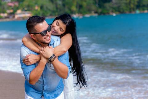 Ensaio de Pré Casamento feito em Ubatuba SP por Mario Nakase com os noivos Rita e Luidi no período de COVID 19'