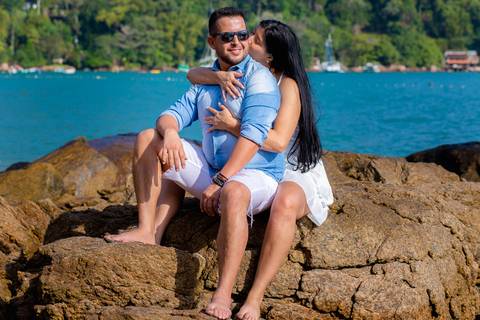 Ensaio de Pré Casamento feito em Ubatuba SP por Mario Nakase com os noivos Rita e Luidi no período de COVID 19'