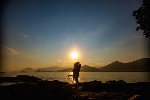 Ensaio de Pré Casamento feito em Ubatuba SP por Mario Nakase com os noivos Rita e Luidi no período de COVID 19'