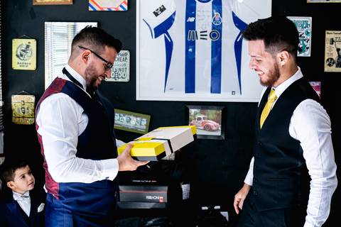 Foto por Mario Nakase, Casamento de Rita e Luidi, Casarão La Villa, Mogi das Cruzes, COVID 19, adienaocancele, making of do Noivo'