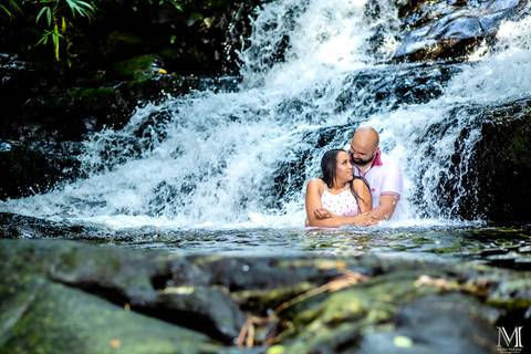 Fotografia de Pré Casamento em Cachoeira feita por Mario Nakase Fotografia'
