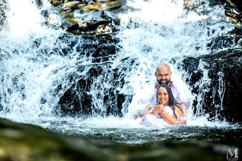 Fotografia de Pré Casamento em Cachoeira feita por Mario Nakase Fotografia'
