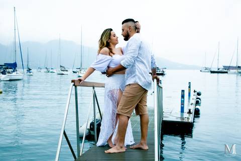 Ensaio de Pré Wedding/Casamento em Ilha Bela SP com a noiva e noivo fotografado por Mario Nakase'