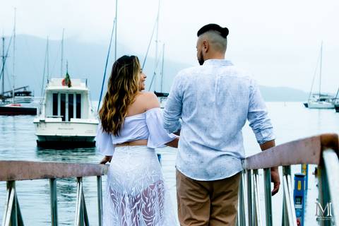 Ensaio de Pré Wedding/Casamento em Ilha Bela SP com a noiva e noivo fotografado por Mario Nakase'