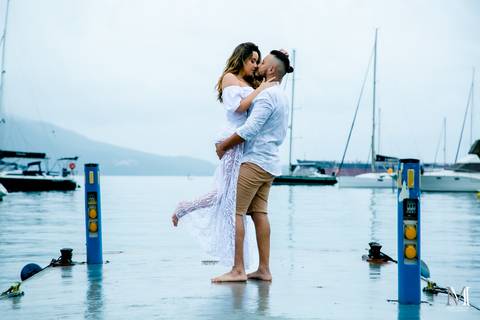 Ensaio de Pré Wedding/Casamento em Ilha Bela SP com a noiva e noivo fotografado por Mario Nakase'