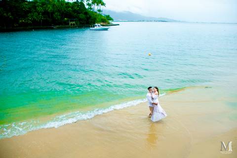 Ensaio de Pré Wedding/Casamento em Ilha Bela SP com a noiva e noivo fotografado por Mario Nakase'