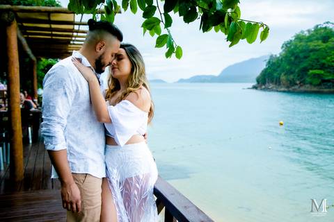 Ensaio de Pré Wedding/Casamento em Ilha Bela SP com a noiva e noivo fotografado por Mario Nakase'