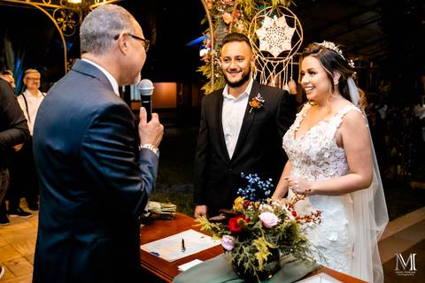 Casamento no Ravena Garden em Mairiporã com a noiva e noivo em grande estilo. Fotografado pelo fotógrafo Mario Nakase'