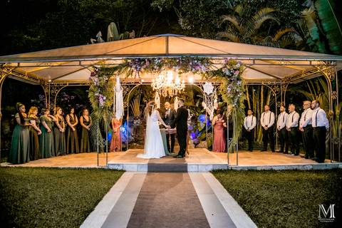 Casamento no Ravena Garden em Mairiporã com a noiva e noivo em grande estilo. Fotografado pelo fotógrafo Mario Nakase'