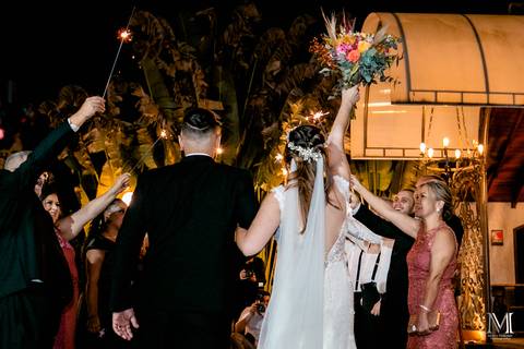 Casamento no Ravena Garden em Mairiporã com a noiva e noivo em grande estilo. Fotografado pelo fotógrafo Mario Nakase'