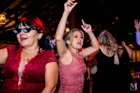 Casamento no Ravena Garden em Mairiporã com a noiva e noivo em grande estilo. Fotografado pelo fotógrafo Mario Nakase'
