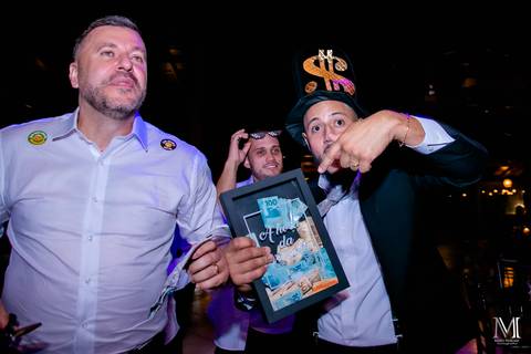 Casamento no Ravena Garden em Mairiporã com a noiva e noivo em grande estilo. Fotografado pelo fotógrafo Mario Nakase'