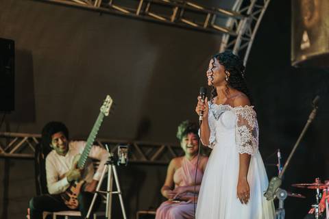 FOTOS NOIVA CANTANDO NO CASAMENTO '