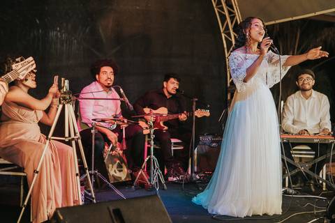 FOTOS NOIVA CANTANDO NO CASAMENTO '