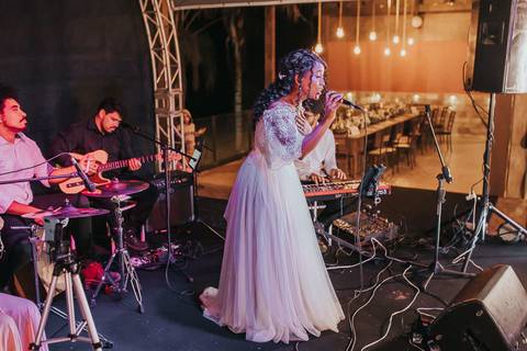 FOTOS NOIVA CANTANDO NO CASAMENTO '