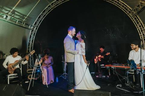 FOTOS NOIVA CANTANDO NO CASAMENTO '