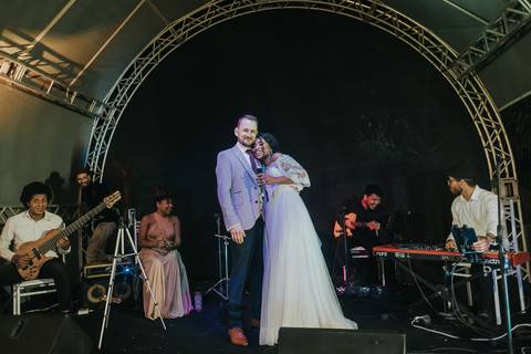 FOTOS NOIVA CANTANDO NO CASAMENTO '