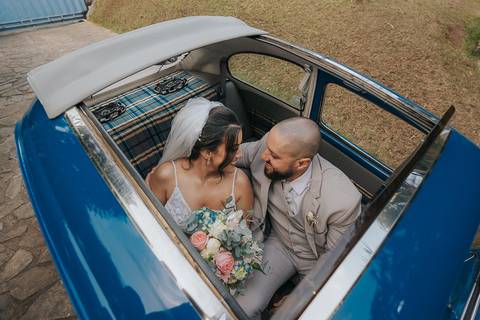 fotos casamento com fusca azul'