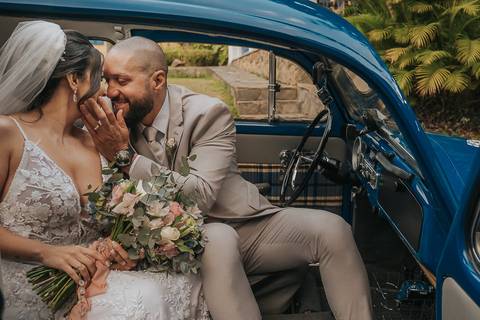 fotos casamento com fusca azul'